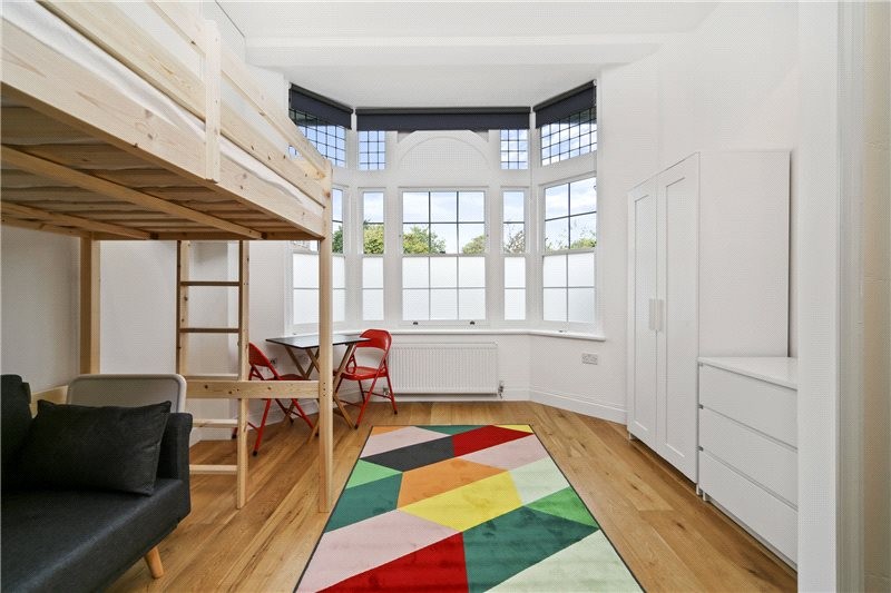 The Vale, London, W3