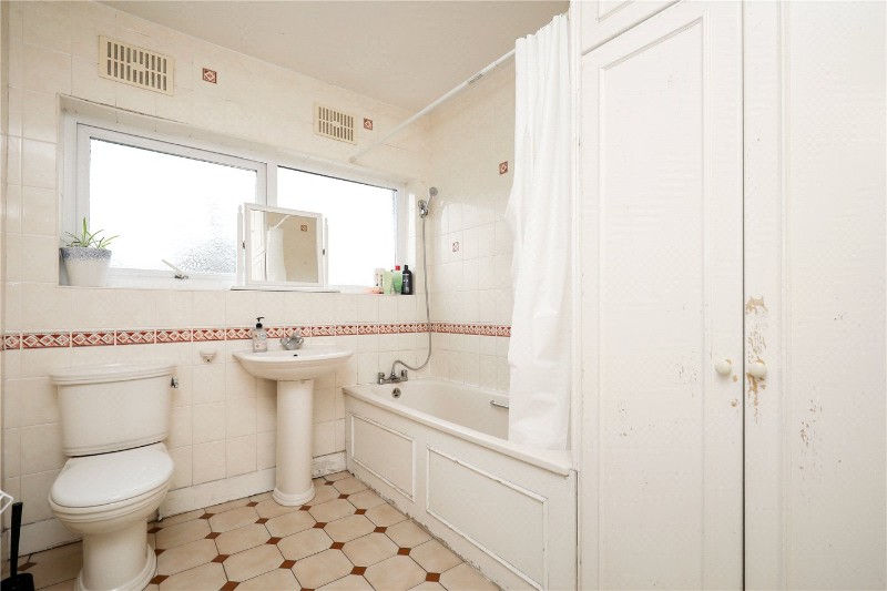 Princes Avenue, London, W3