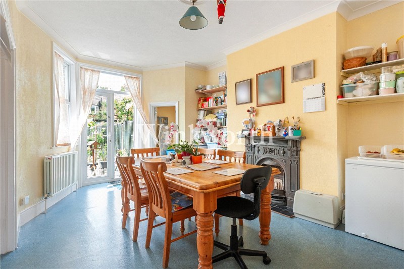 Arnold Gardens, London, N13