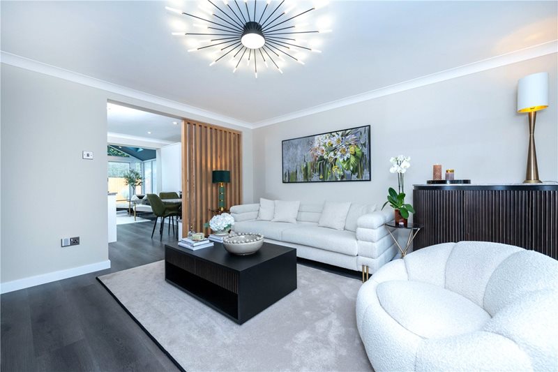 Chatsworth Close, Market Deeping, Peterborough, Lincolnshire, PE6