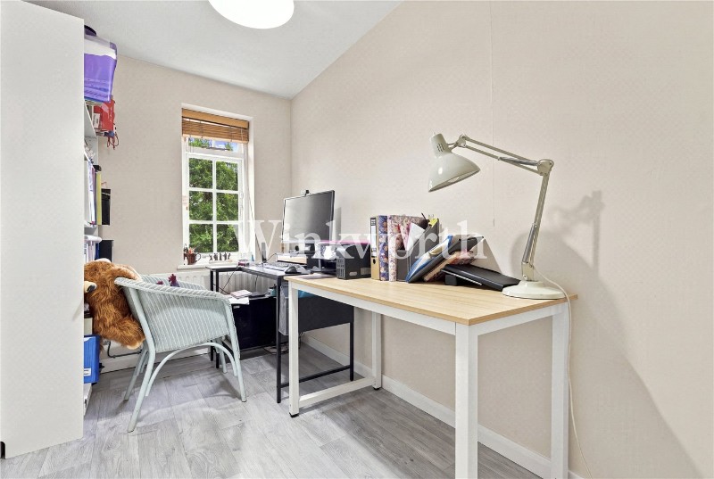 Hoppers Road, London, N21