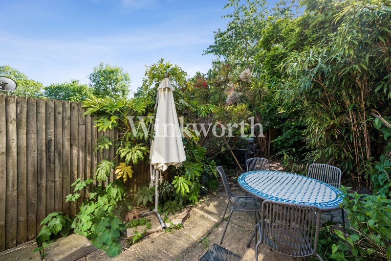 Cemetery Road, London, N17
