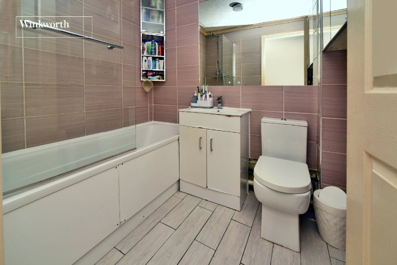 Autumn Drive, Sutton, SM2