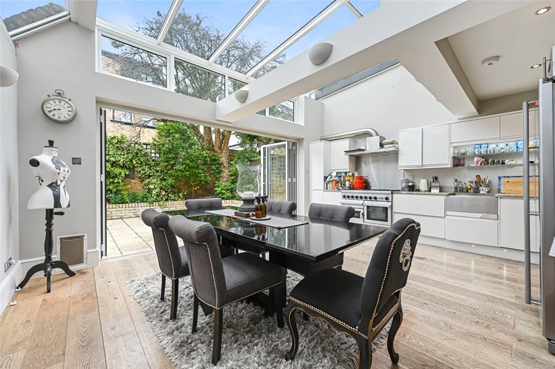 Warbeck Road, London, W12