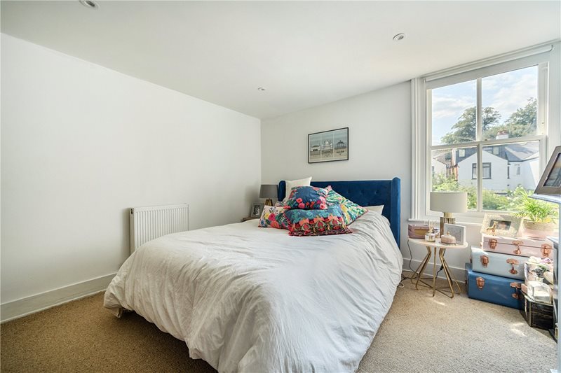 Wykeham Road, Farnham, Surrey, GU9