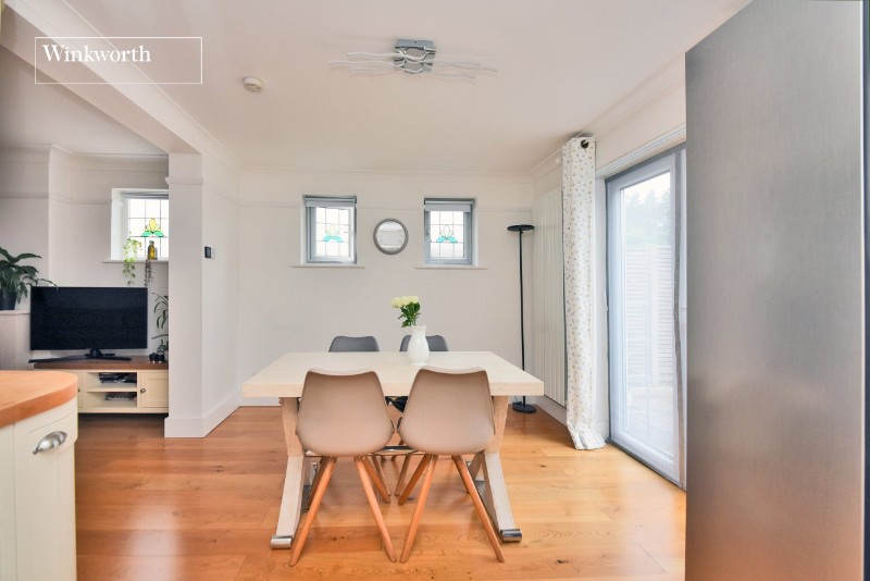 Oaks Avenue, Worcester Park, KT4