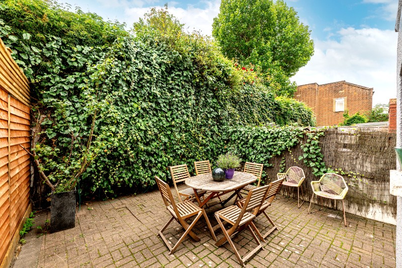 Holberton Gardens, London, NW10