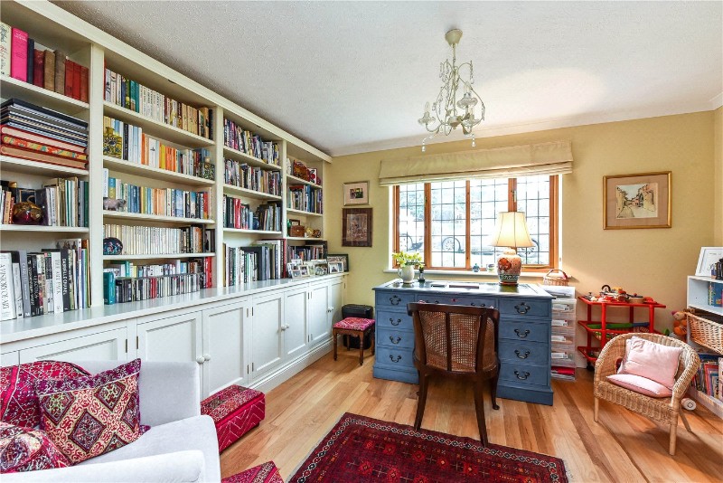 Parsonage Close, Petersfield, Hampshire, GU32