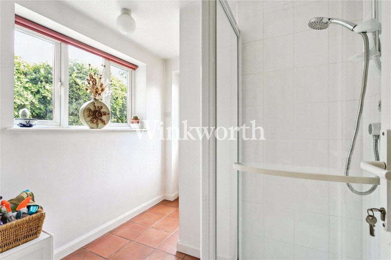 Hedge Lane, London, N13