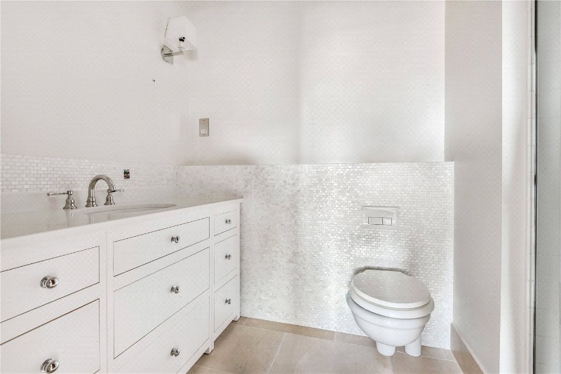 St. James Gate, Sunningdale, Berkshire, SL5