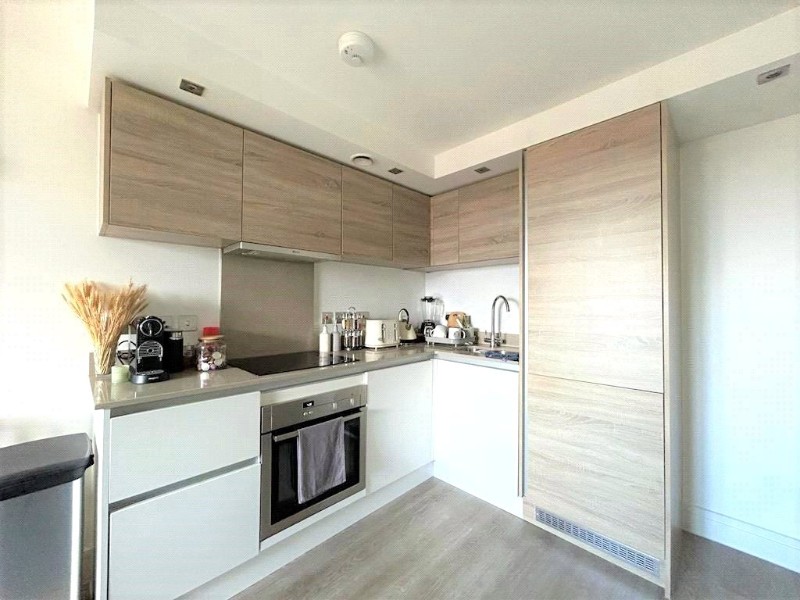 Station Road, Edgware, HA8