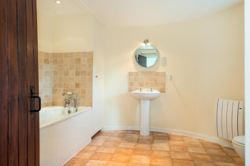 Greenvale Oast, Browns Lane, Cross In Hand, East Sussex, TN21