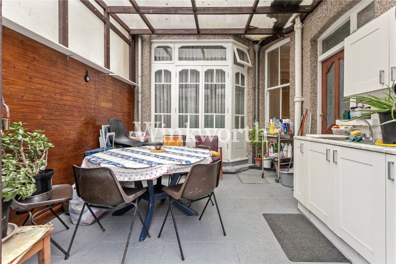 Caversham Avenue, London, N13