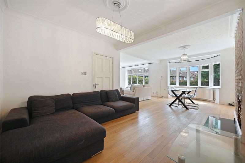 St. Dunstans Gardens, London, W3