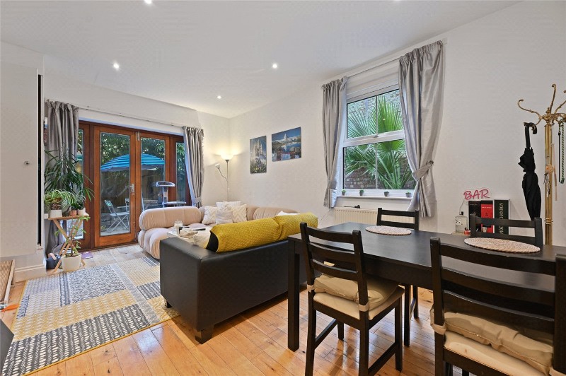 Collingbourne Road, London, W12