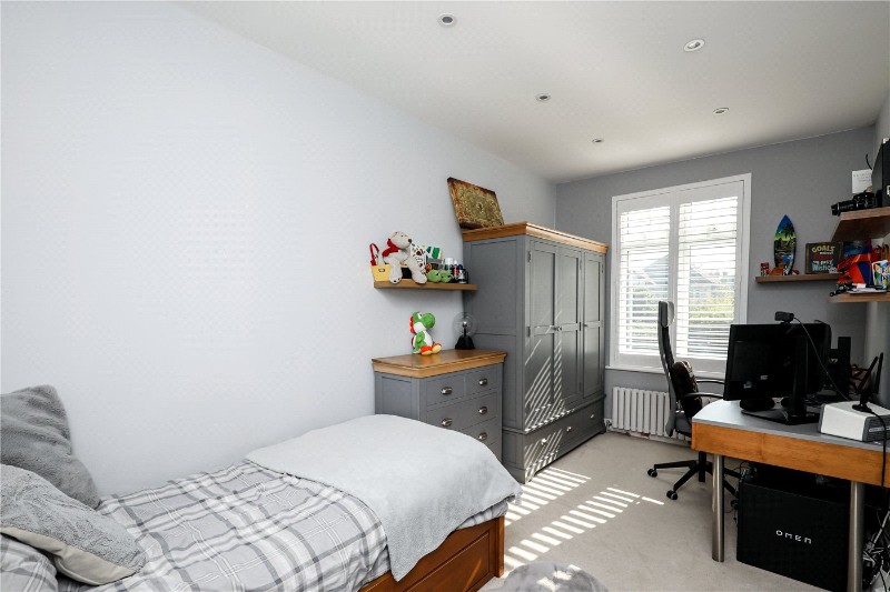 Gunnersbury Avenue, London, W5