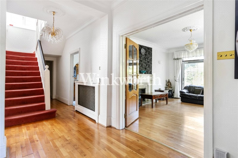 Powys Lane, London, N14