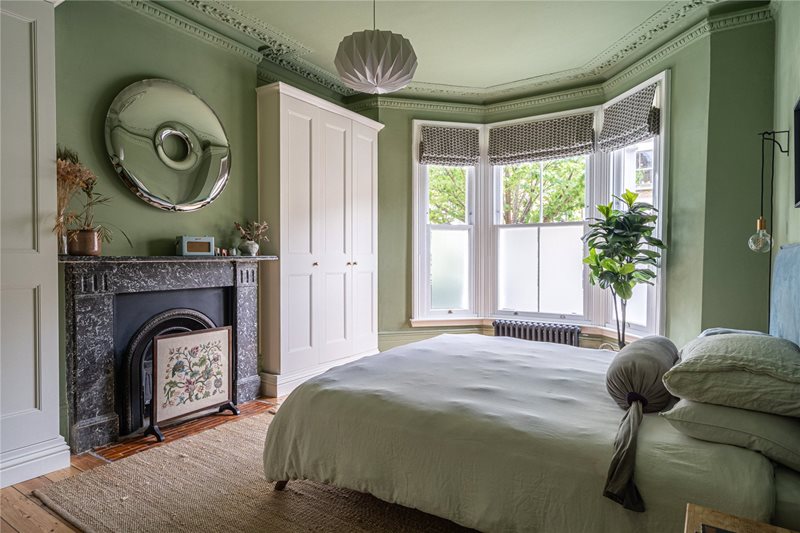 Deronda Road, London, SE24