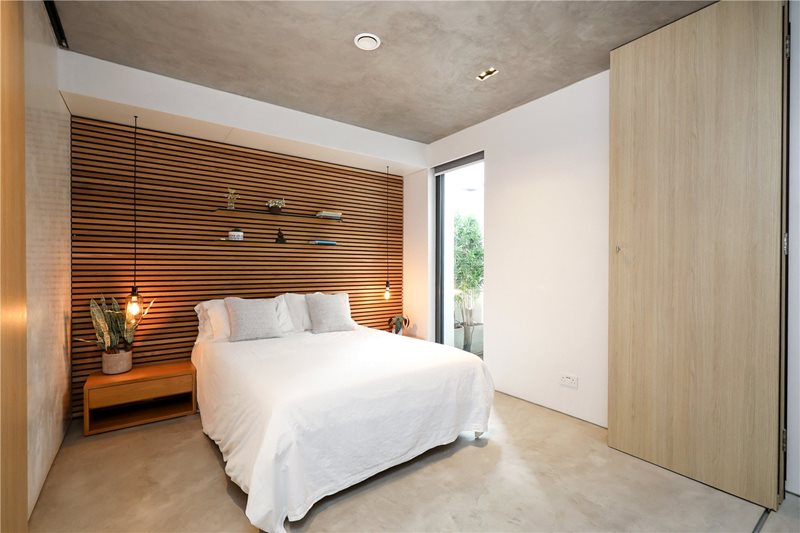 Windmill Road, London, TW8