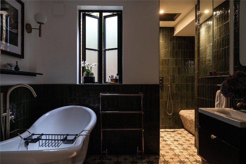 Holmewood Gardens, London, SW2