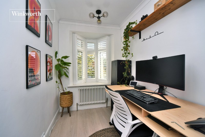 Ardrossan Gardens, Worcester Park, Surrey, KT4
