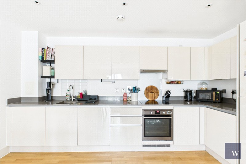 Streatham High Road, London, SW16