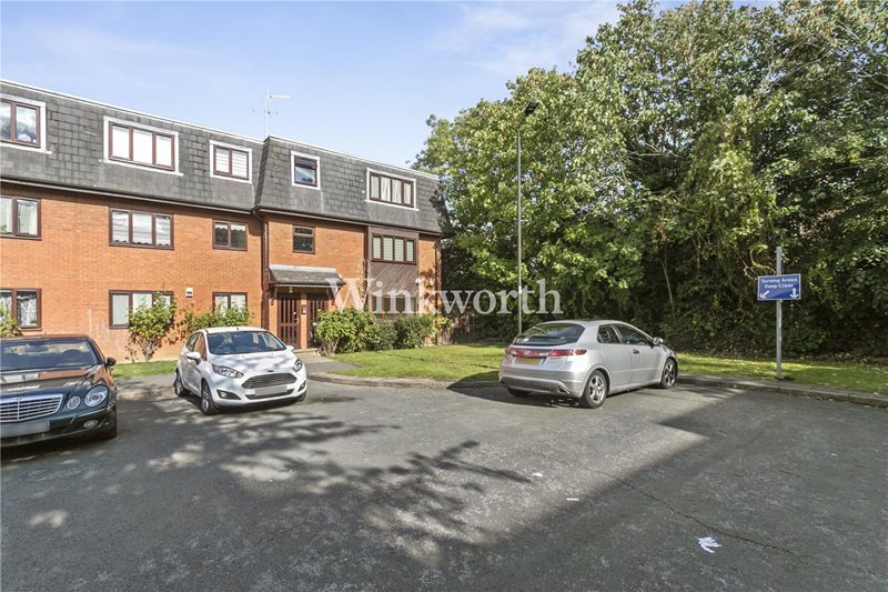 De Bohun Avenue, London, N14