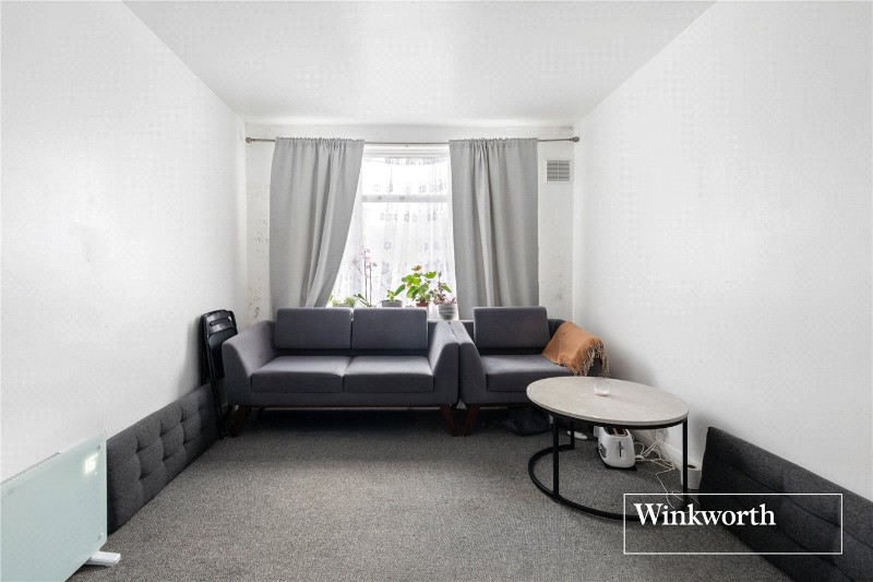 High Road, Finchley, London, N12