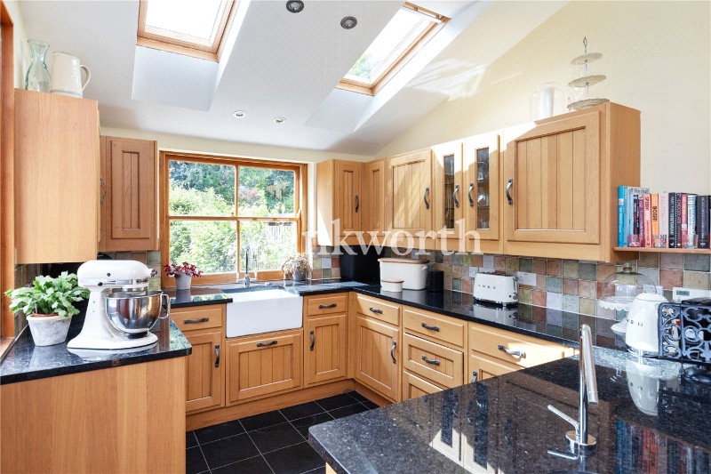 Caversham Avenue, London, N13