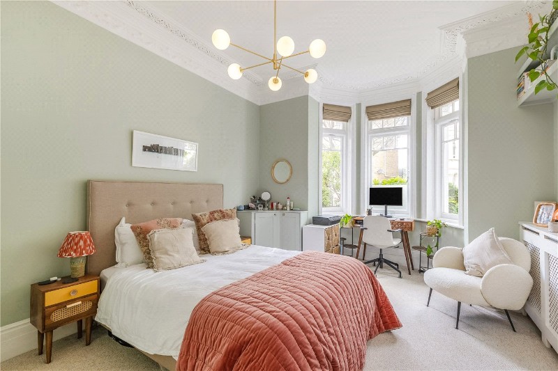 Sisters Avenue, London, SW11