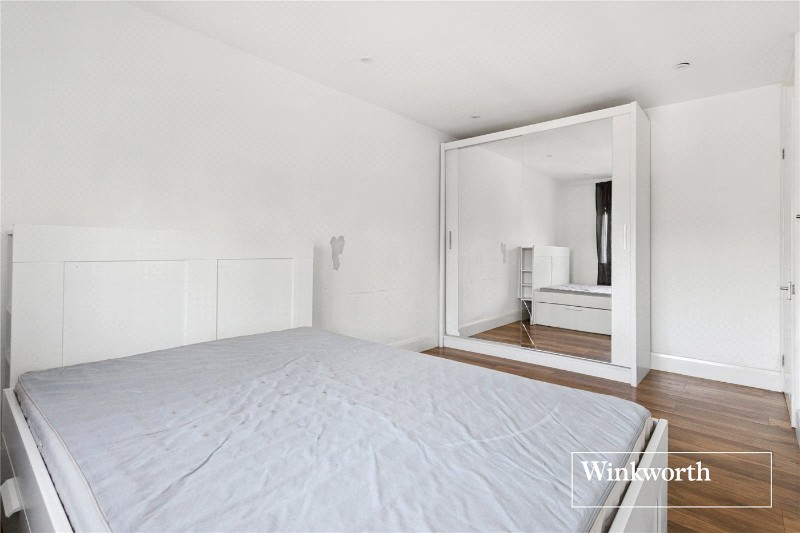 Etchingham Park Road, London, N3