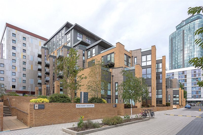Baltic Avenue, Brentford, TW8