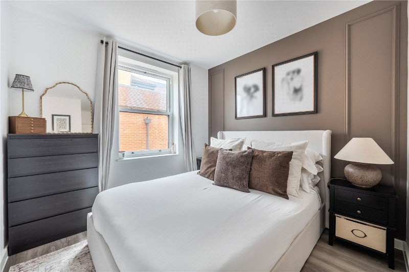 Nightingale Walk, Farnham, Surrey, GU9