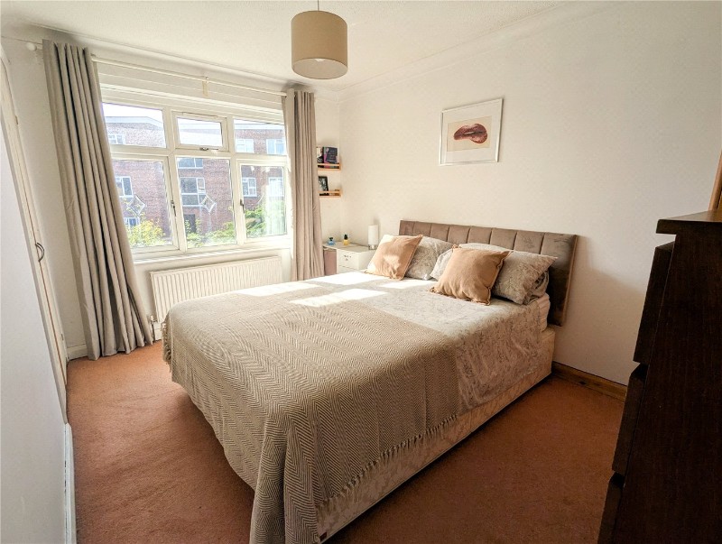 Roman Way, Farnham, Surrey, GU9
