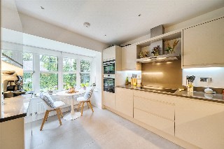 Nettlecombe Close, Farnham, Surrey, GU9