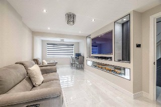 Hewlett Place, Bagshot, Surrey, GU19