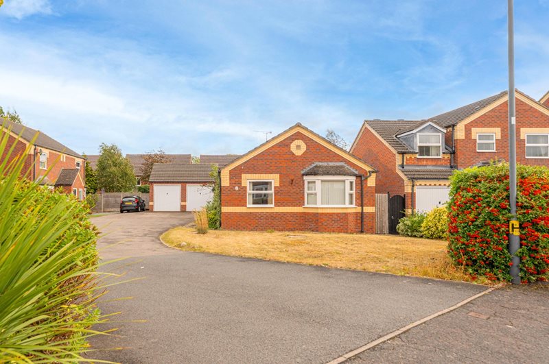 Bolyfant Crescent, Whitnash, Leamington Spa, Warwickshire, CV31
