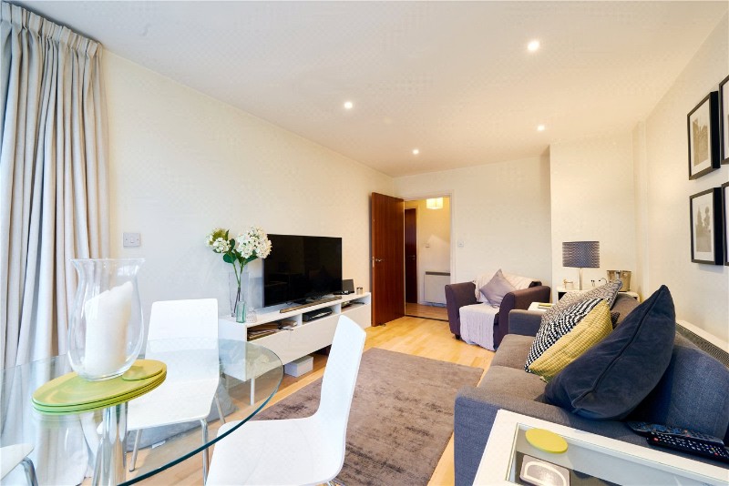 Chiswick High Road, Chiswick, W4