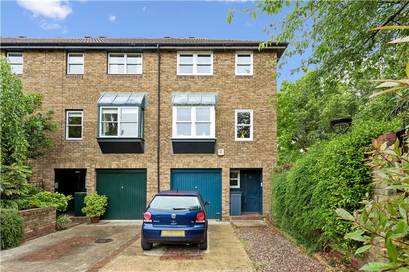 Whistlers Avenue, London, Morgans Walk, Battersea Church Road, SW11