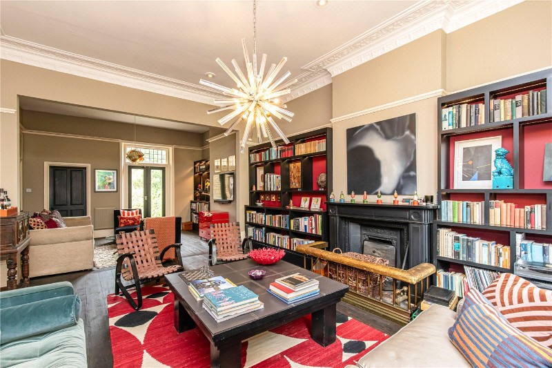 Avenue Crescent, London, W3