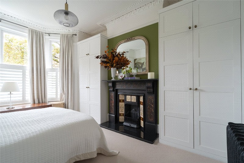 Holmewood Gardens, London, SW2