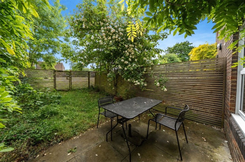 Kingston Square, London, SE19
