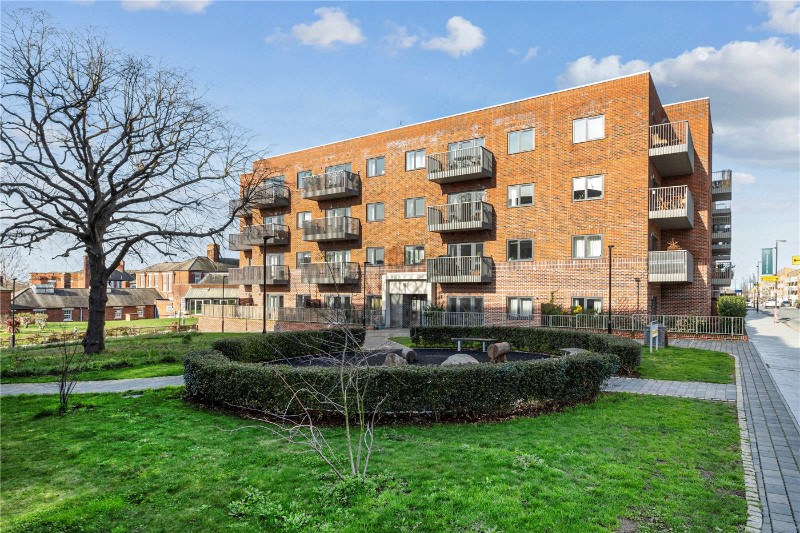 Springfield Drive, London, SW17