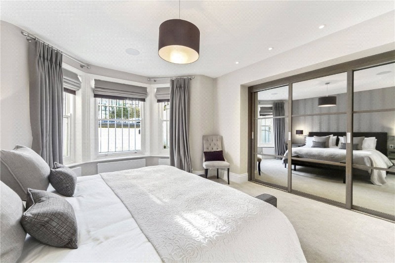 St. James's Gardens, London, W11