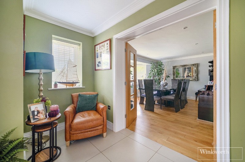 Bagshot Road, Chobham, Surrey, GU24