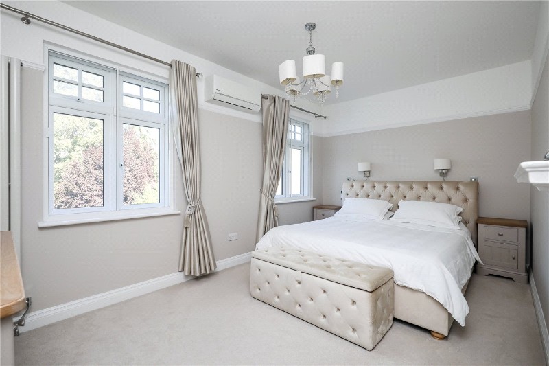 Gunnersbury Avenue, London, W5