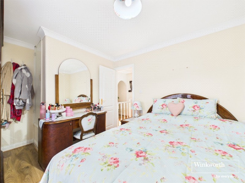 Sturgess Avenue, London, NW4