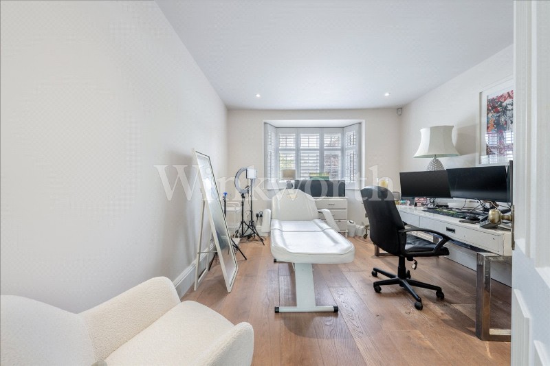 Sanderstead Avenue, London, NW2