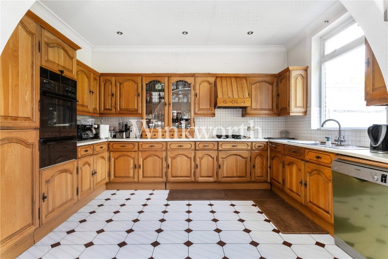 Powys Lane, London, N14