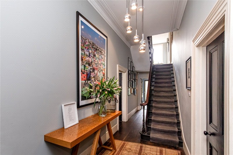 Avenue Crescent, London, W3